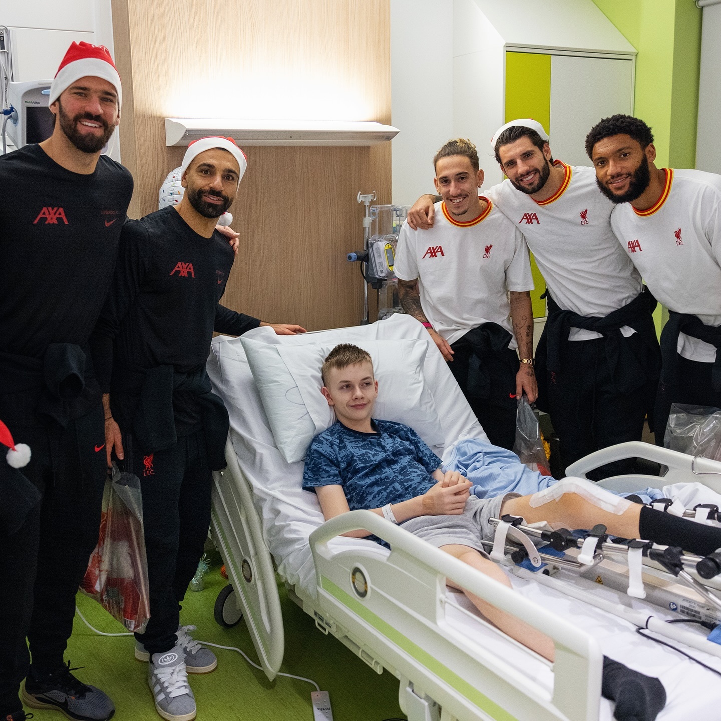 A HEARTWARMING CHRISTMAS! Liverpool made their annual Christmas visit to Alder Hey Children’s Hospital today to sprinkle some festive magic 🎄