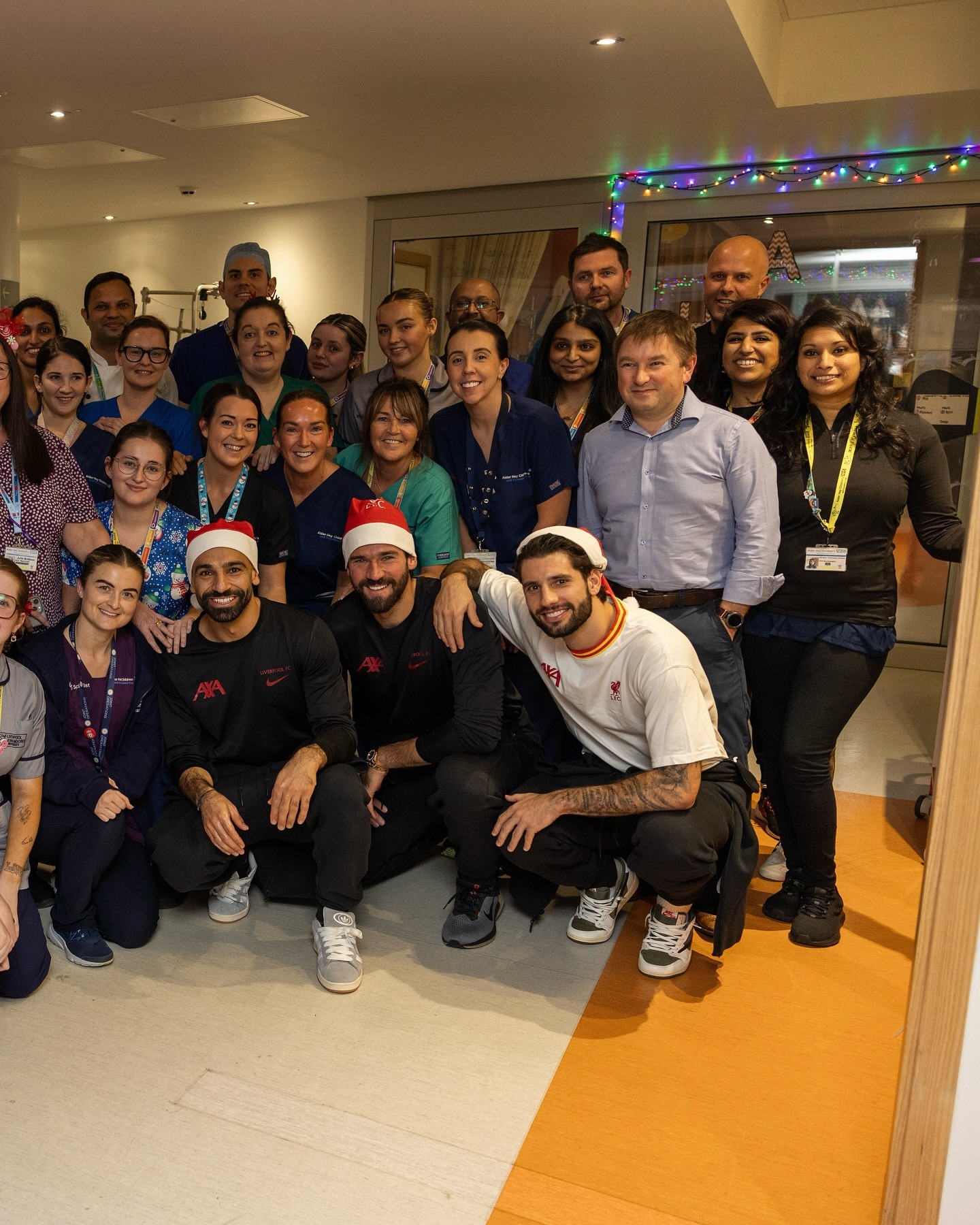 A HEARTWARMING CHRISTMAS! Liverpool made their annual Christmas visit to Alder Hey Children’s Hospital today to sprinkle some festive magic 🎄