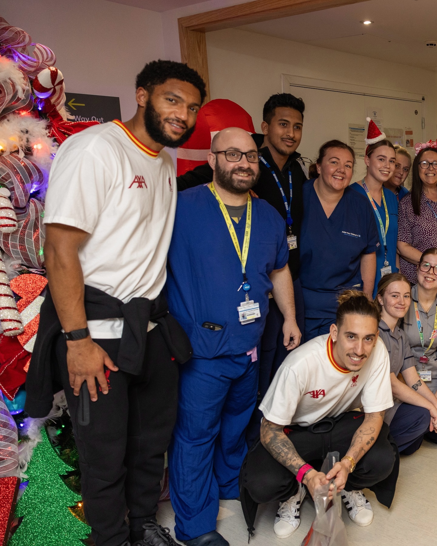 A HEARTWARMING CHRISTMAS! Liverpool made their annual Christmas visit to Alder Hey Children’s Hospital today to sprinkle some festive magic 🎄